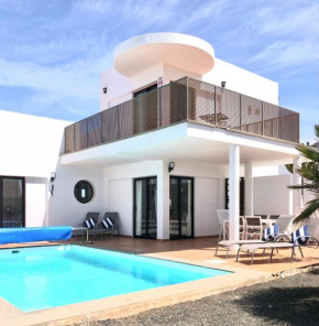 Villa Hermosa Vida, beautiful 3 bed 2 bath with air con, free WiFi & private pool